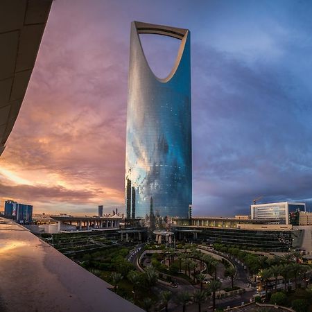 Four Seasons Hotel Rijad Zewnętrze zdjęcie The Kingdom Centre, the second tallest building in the Middle East