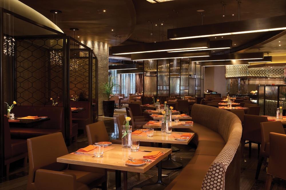 Four Seasons Hotel Rijad Zewnętrze zdjęcie Interior of a restaurant