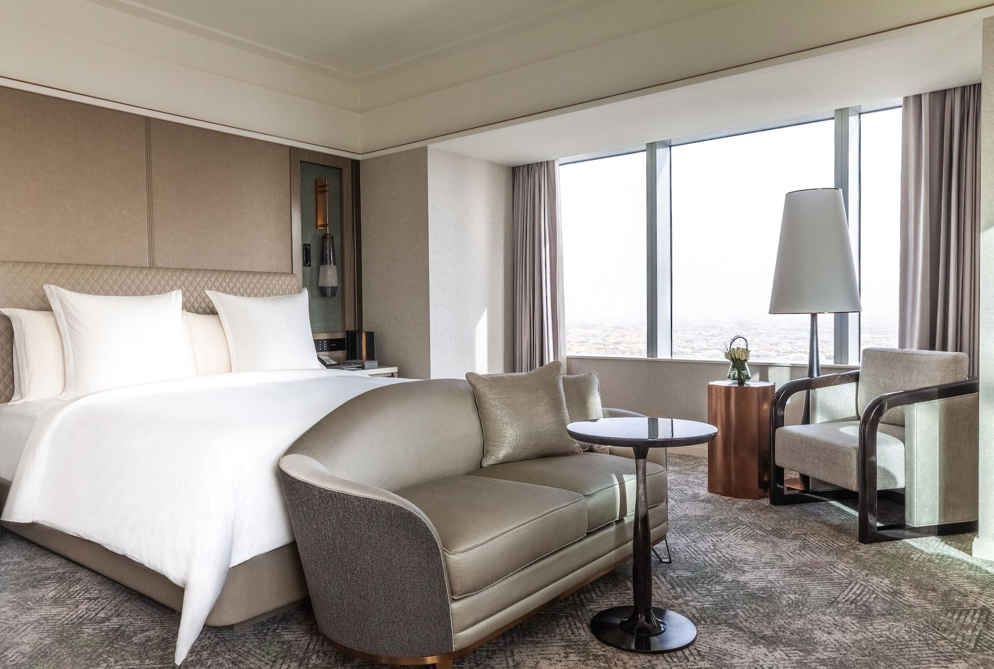 Four Seasons Hotel Rijad Zewnętrze zdjęcie A guest room at The Ritz-Carlton, Osaka