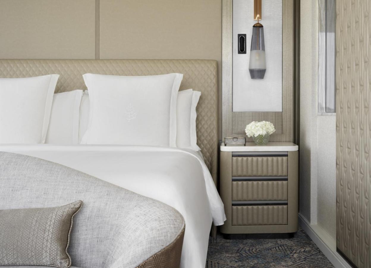 Four Seasons Hotel Rijad Zewnętrze zdjęcie A guest room at The Ritz-Carlton, Boston