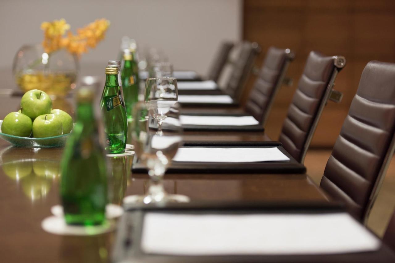 Four Seasons Hotel Rijad Zewnętrze zdjęcie Meeting room at the InterContinental