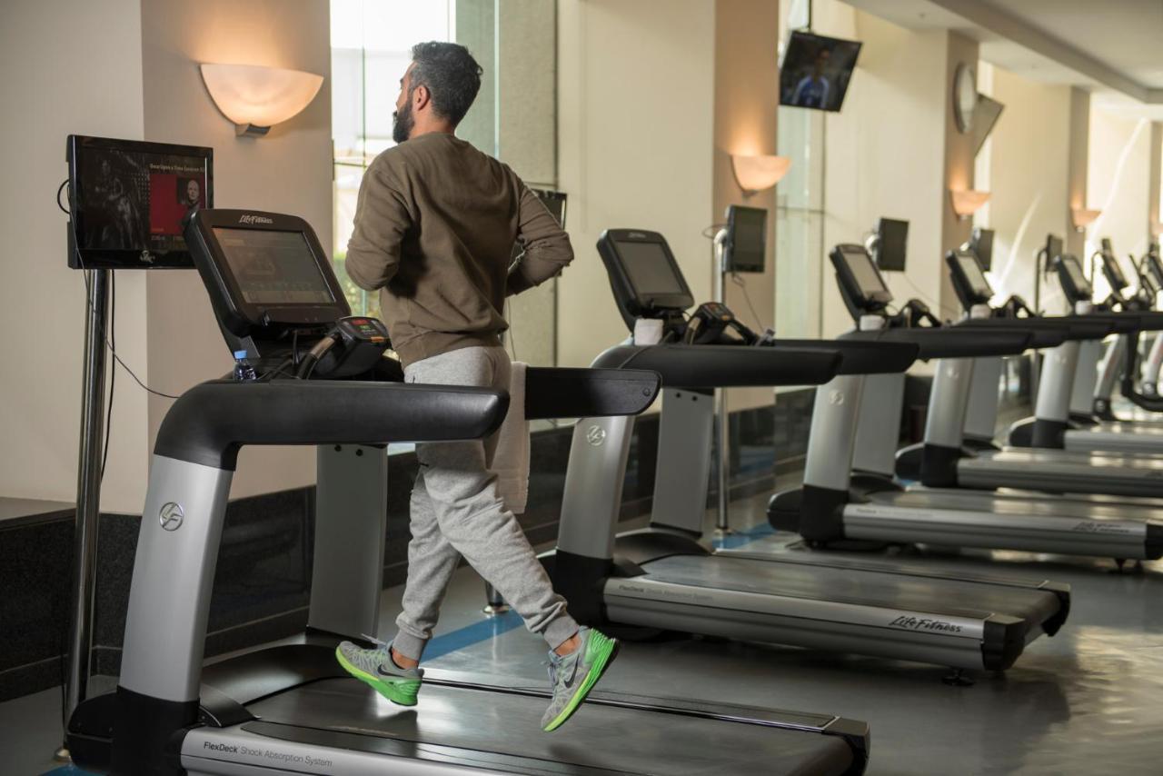 Four Seasons Hotel Rijad Zewnętrze zdjęcie A treadmill