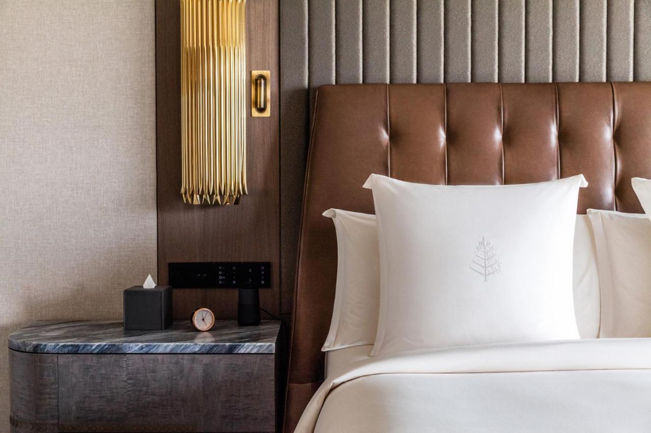 Four Seasons Hotel Rijad Zewnętrze zdjęcie A bed at The St. Regis